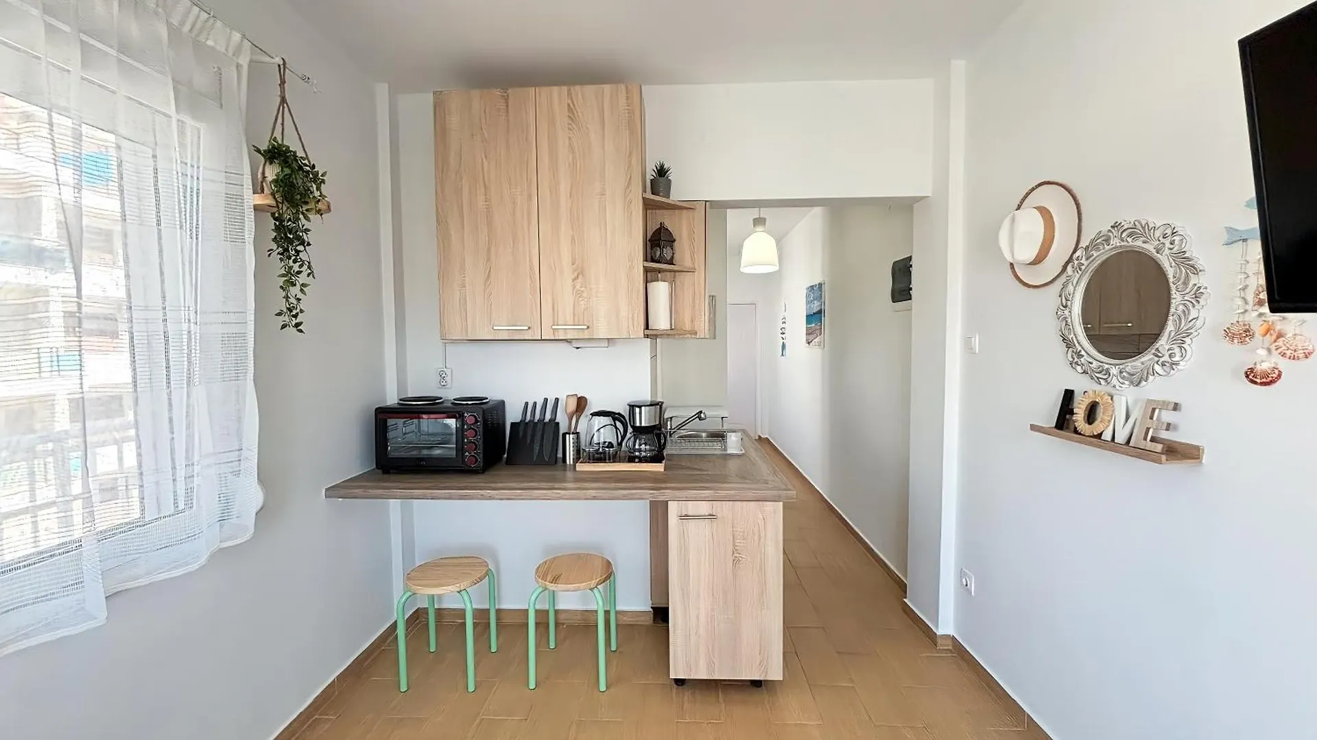 Apartment Minu Sonniges Studio In Direkter Strandnaehe, Schnelles Internet, Freies Parken, Nahe Flughafen Peraia